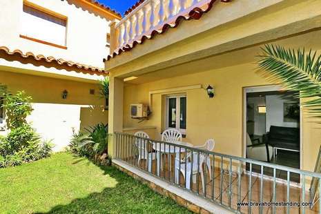 Casa amb 2 terrenys, piscina en venda a Palau Saverdera