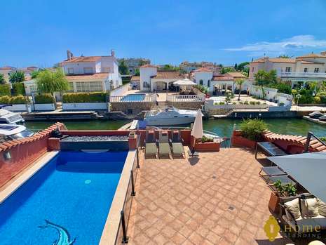 Superb south-facing house with 12,5m mooring for sale in Empuriabrava