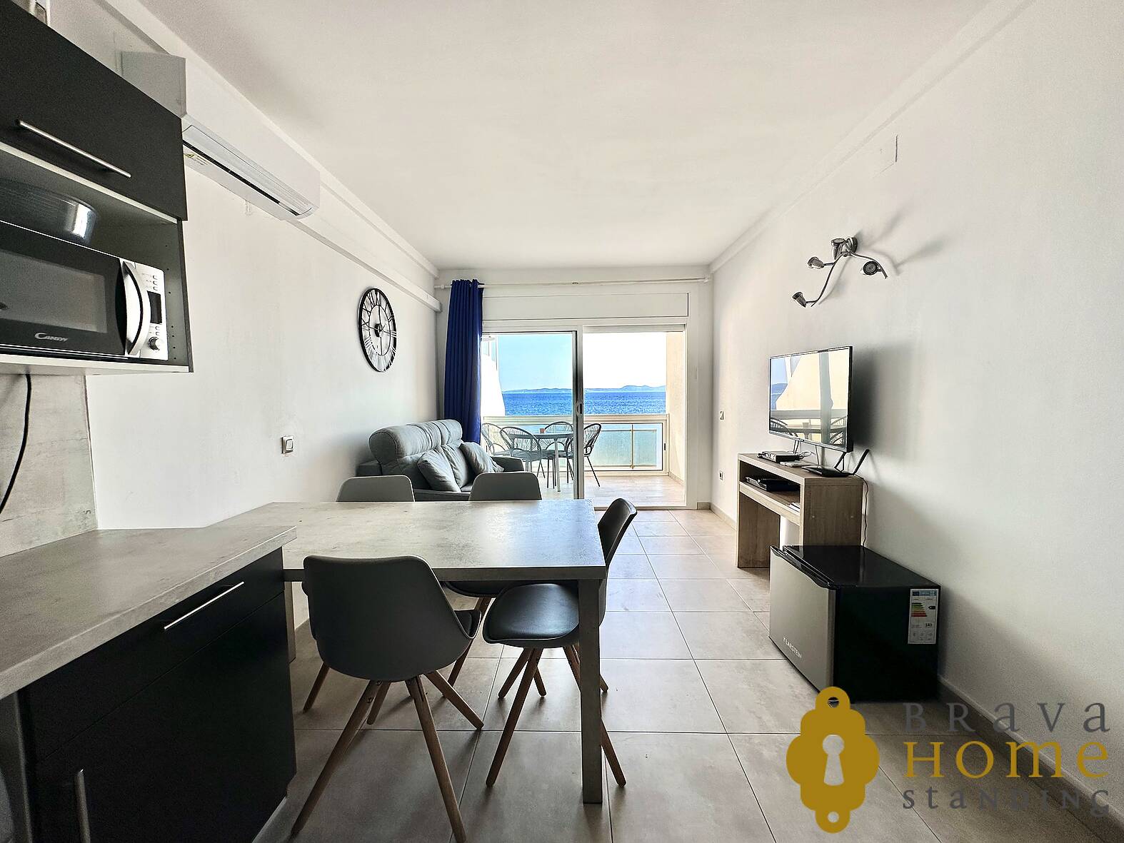 Magnífic apartament a 1ª línia de mar, en venda a Roses