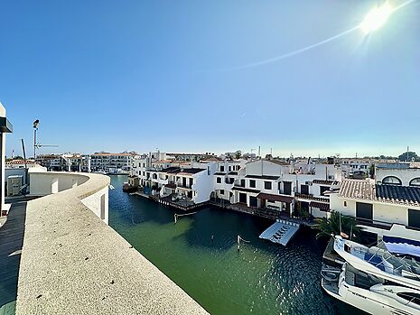 Luxosa casa amb amarratge de 20 m abans dels ponts a Empuriabrava