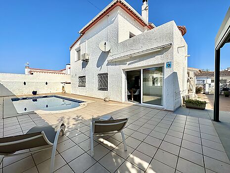 Villa avec piscine et garage à vendre à Empuriabrava