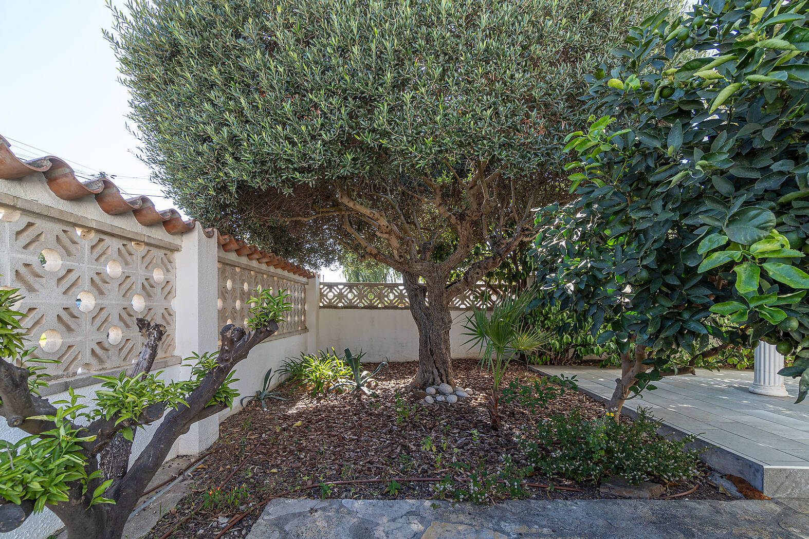 Belle maison avec piscine et amarre de 12,50m sur le large canal à Empuriabrava