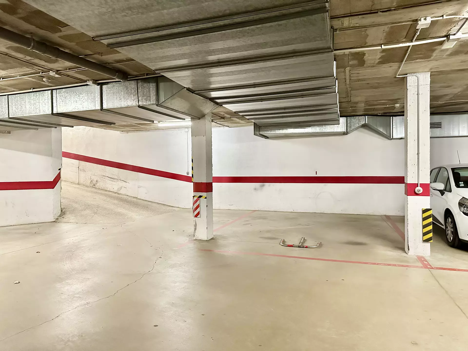 Fantàstico ático con terraza de 70m2, parking privado y piscina en Rosas