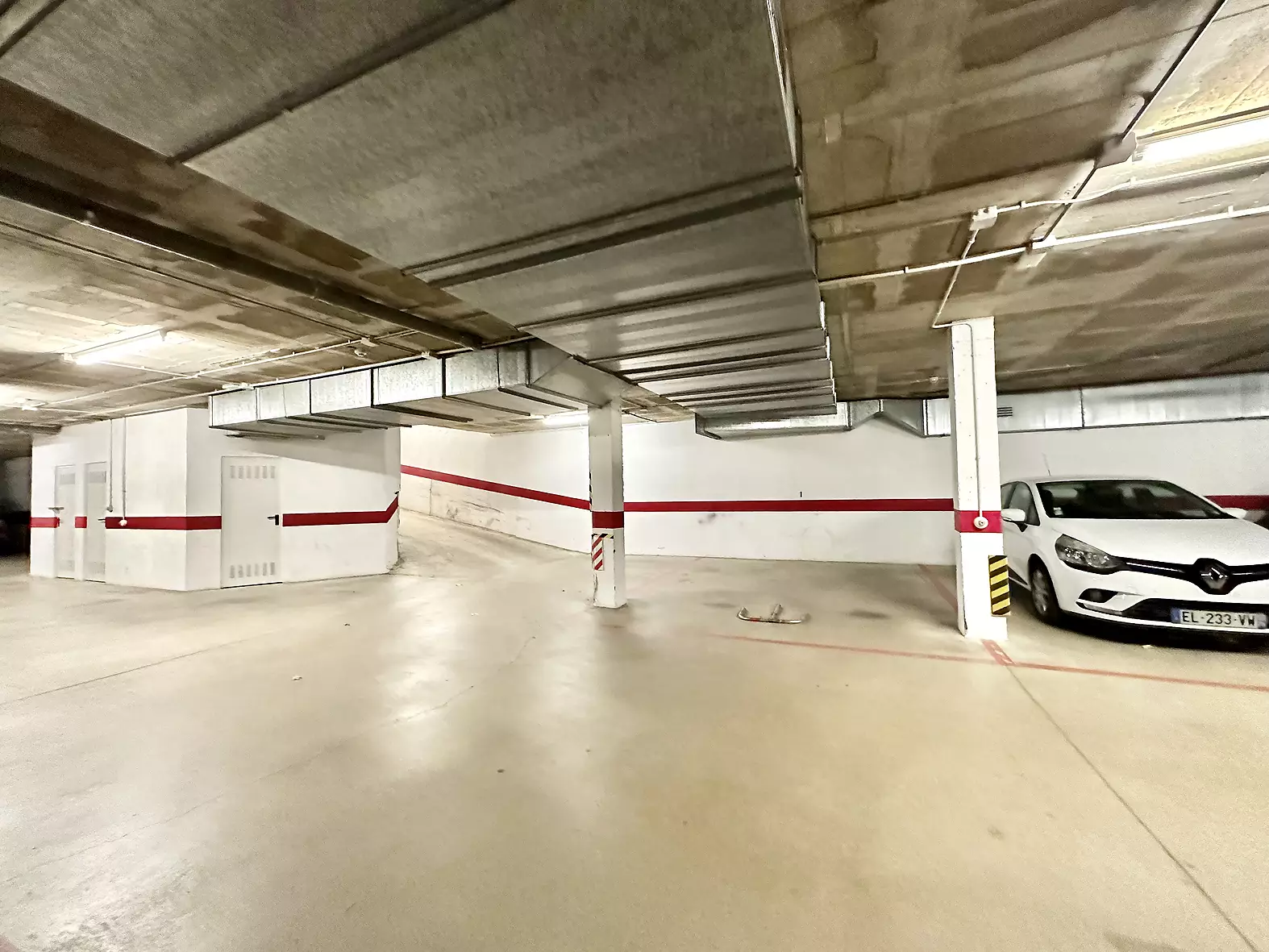 Fantàstico ático con terraza de 70m2, parking privado y piscina en Rosas