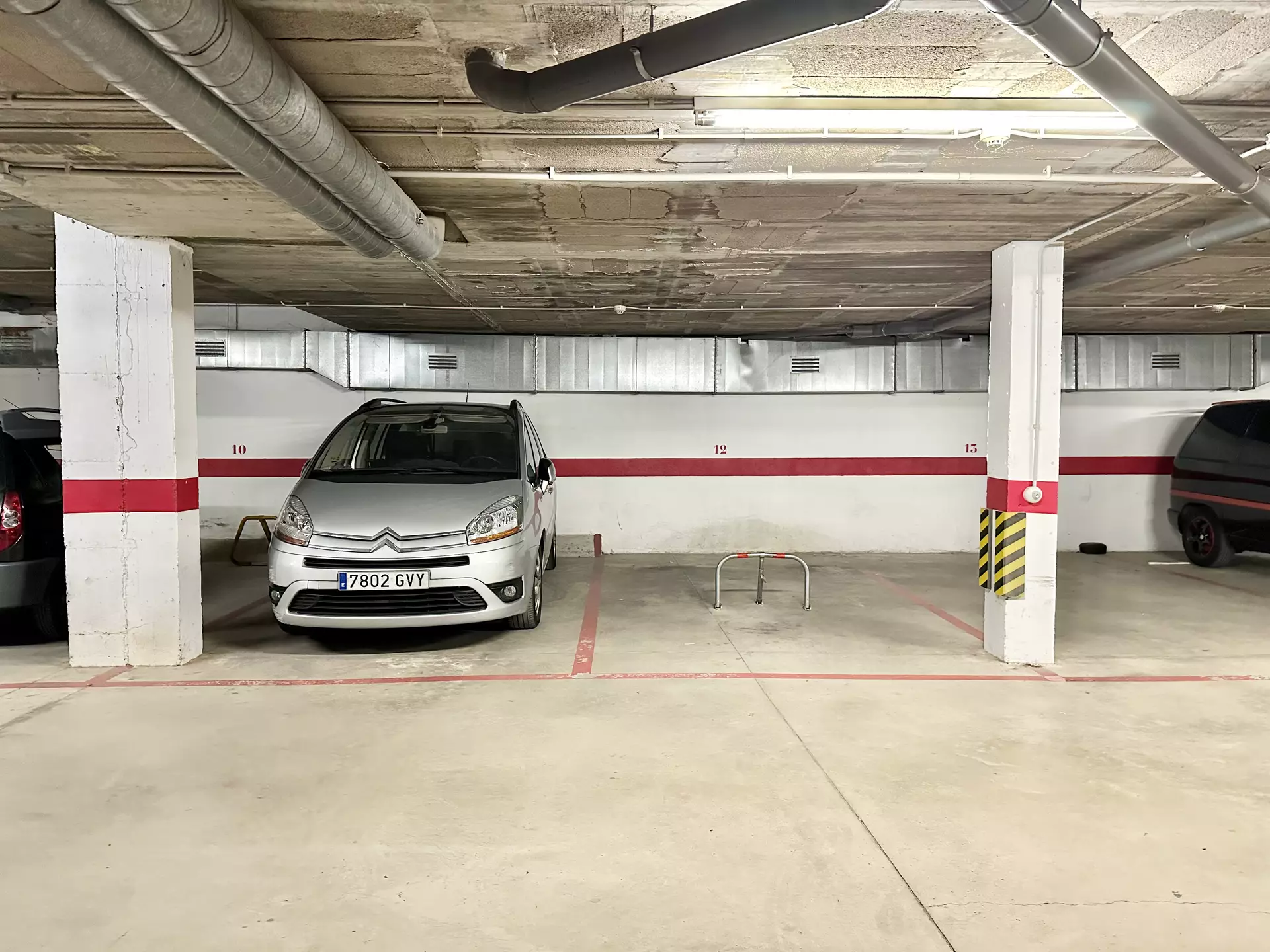 Magnifique appartement au centre de Rosas avec parking privé et piscine.