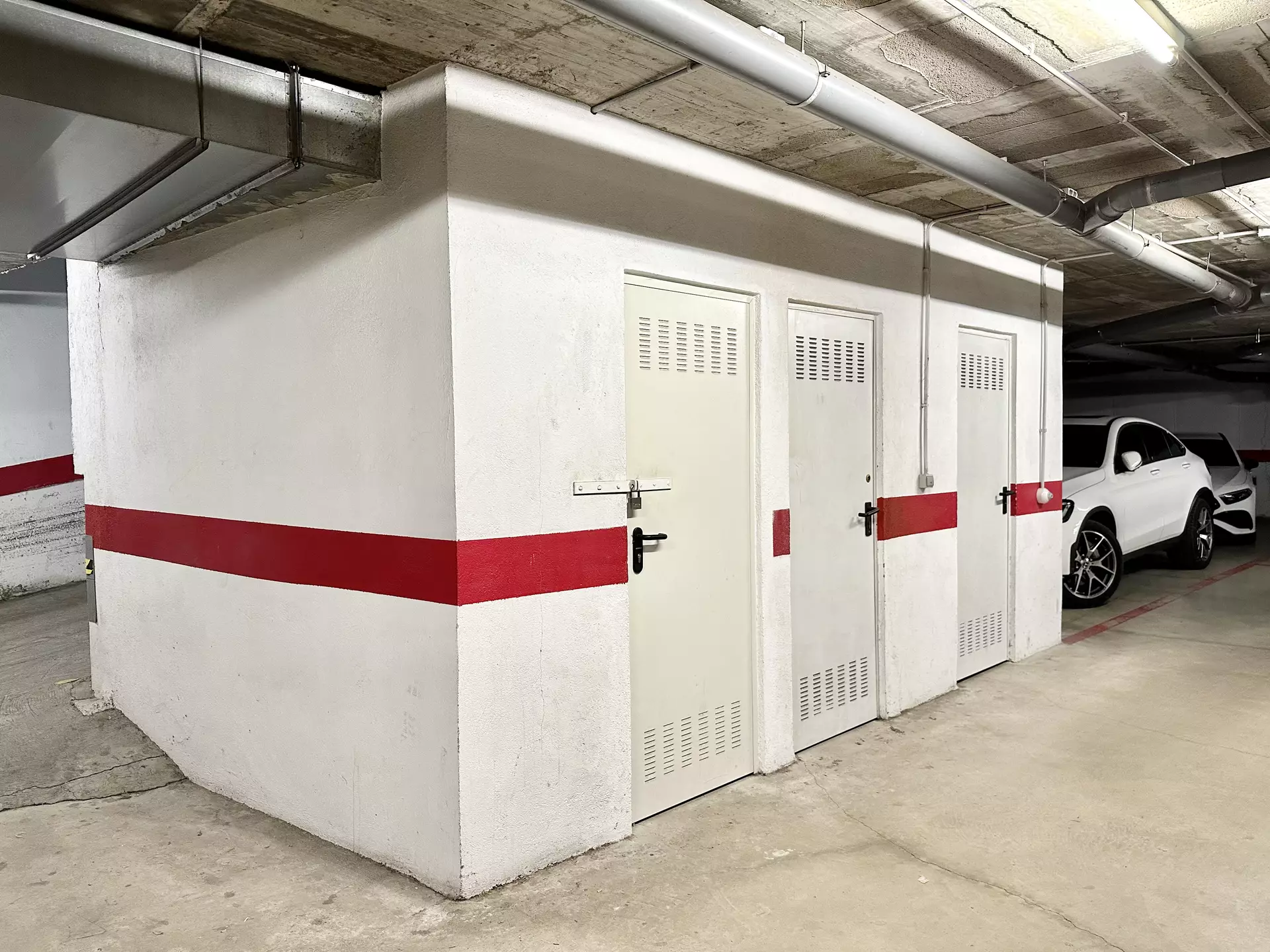 Wunderschöne Wohnung im Zentrum von Rosas mit privatem Parkplatz und Pool