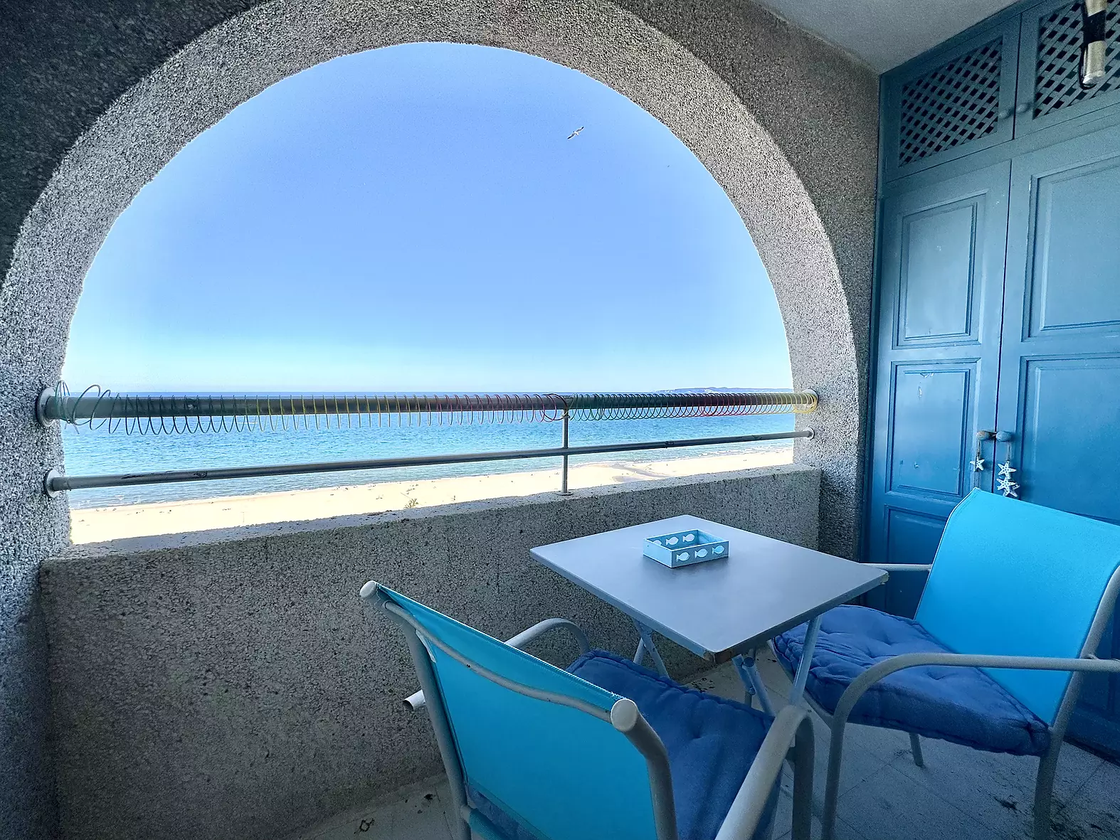 Precioso estudio cabina en primera linea de playa con vistas al mar en Empuriabrava
