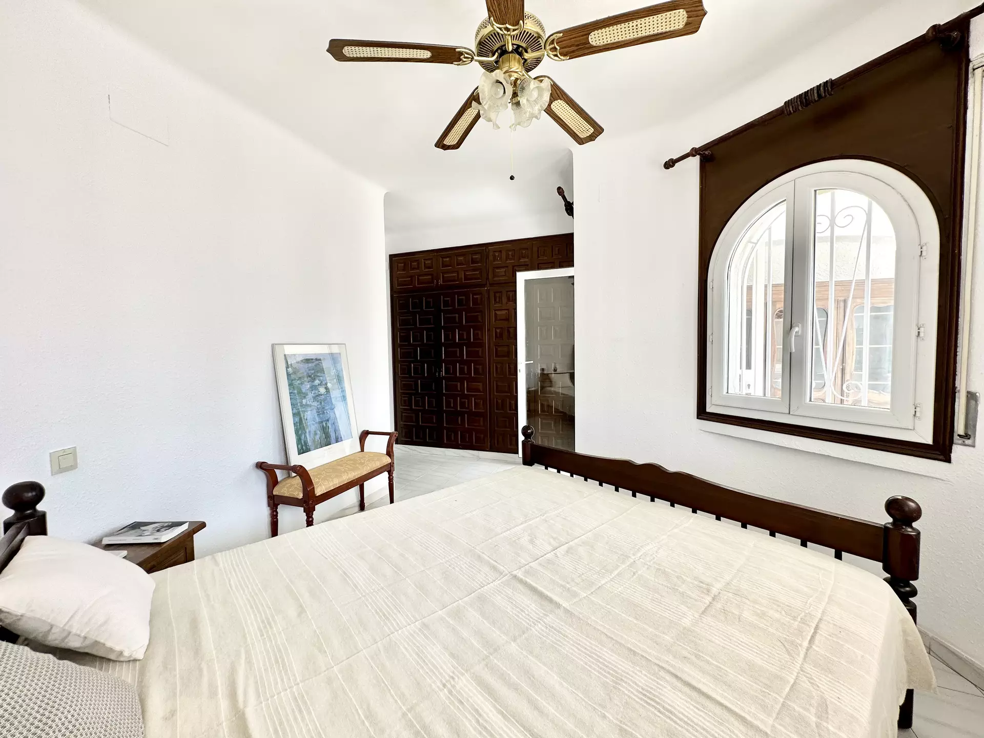 Hermosa casa con amarre y piscina en venta en Empuriabrava