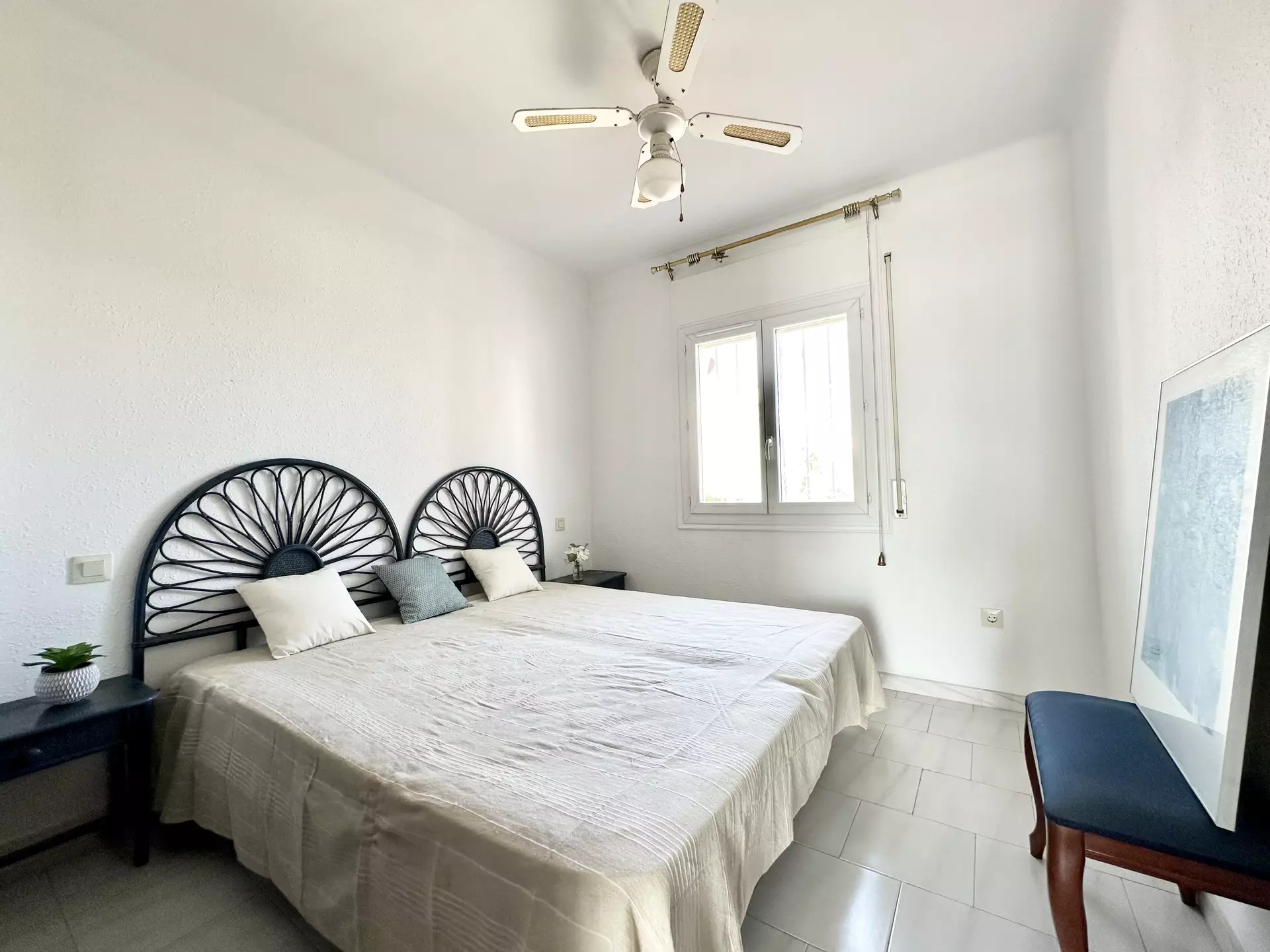 Hermosa casa con amarre y piscina en venta en Empuriabrava