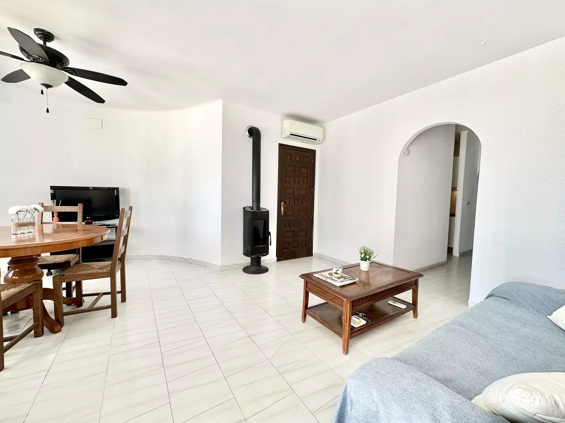 Hermosa casa con amarre y piscina en venta en Empuriabrava