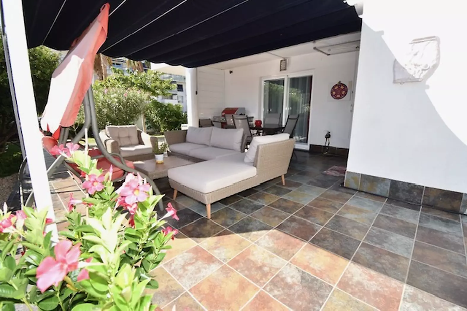 Ground floor apartment with private garden and communal pool on sale in Santa Margarita - Roses