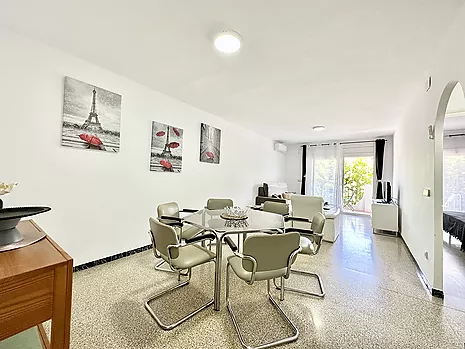 Spacious apartment for sale in the heart of Empuriabrava