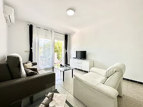 Àmpli apartament en venda al centre d'Empuriabrava