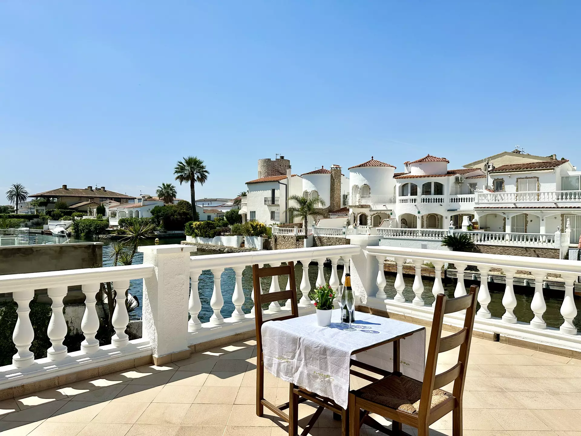 Magnifique maison avec amarre et piscine en vente à Empuriabrava