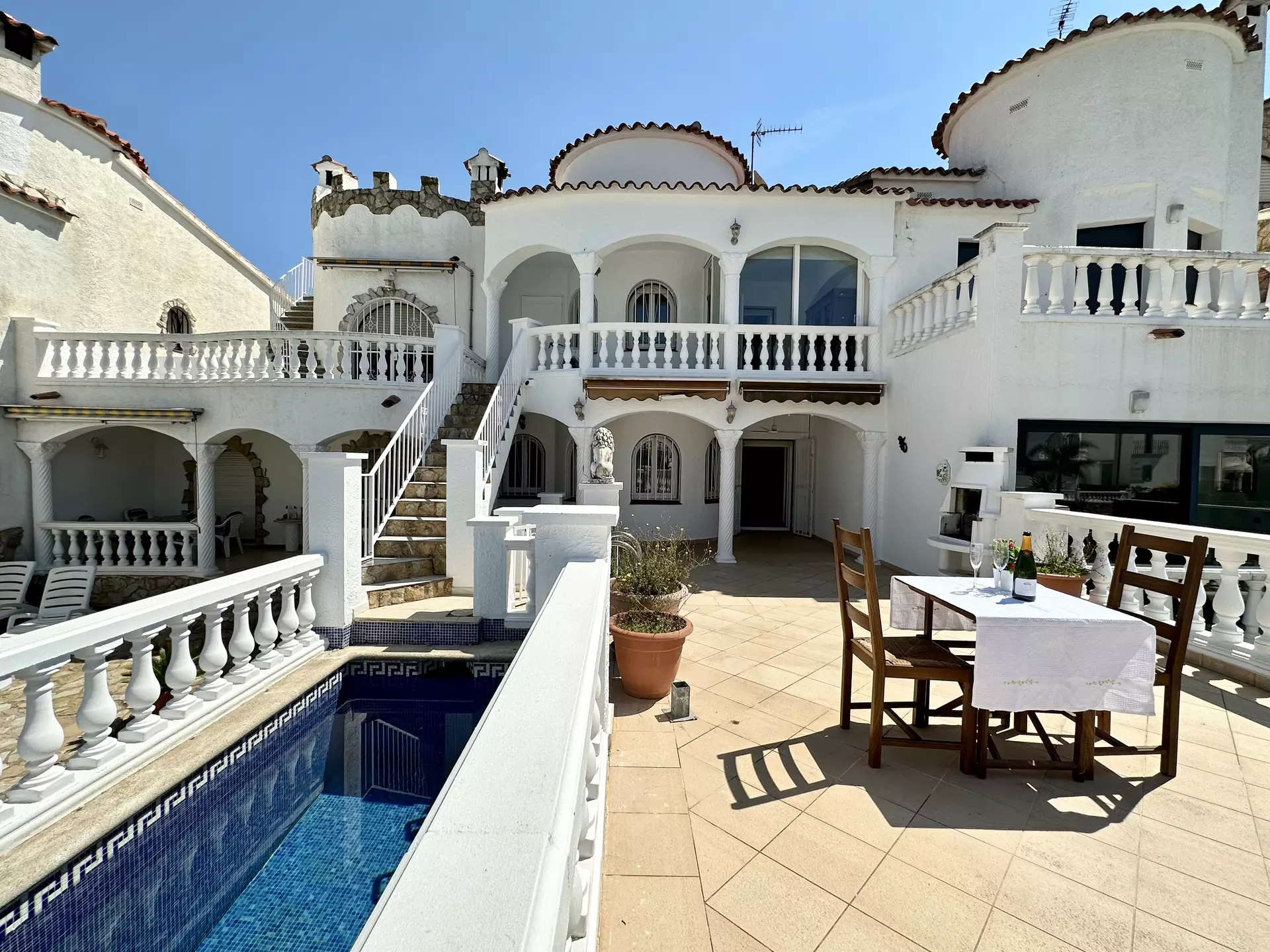 Magnifique maison avec amarre et piscine en vente à Empuriabrava