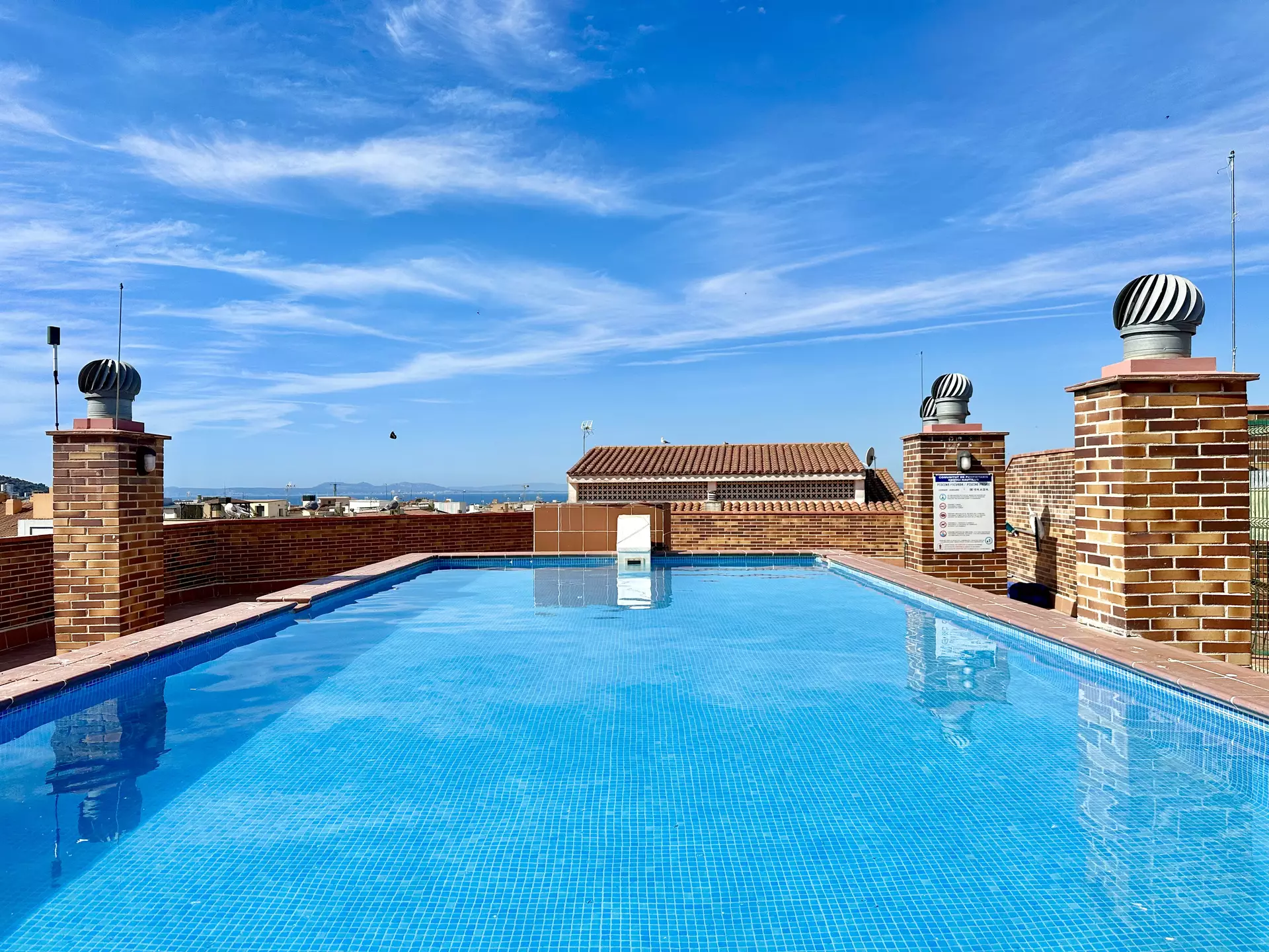 Magnificent apartment in the center of Rosas with private parking and pool