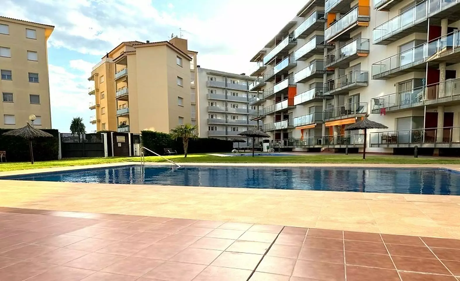 Nice apartment with private parking, garden and swimming pools in Santa Margarita-Roses