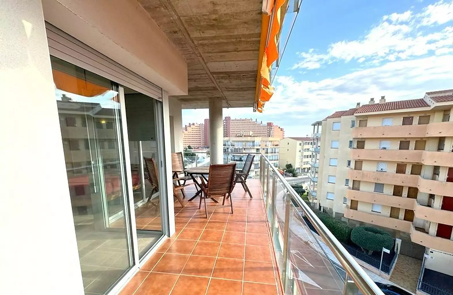 Nice apartment with private parking, garden and swimming pools in Santa Margarita-Roses