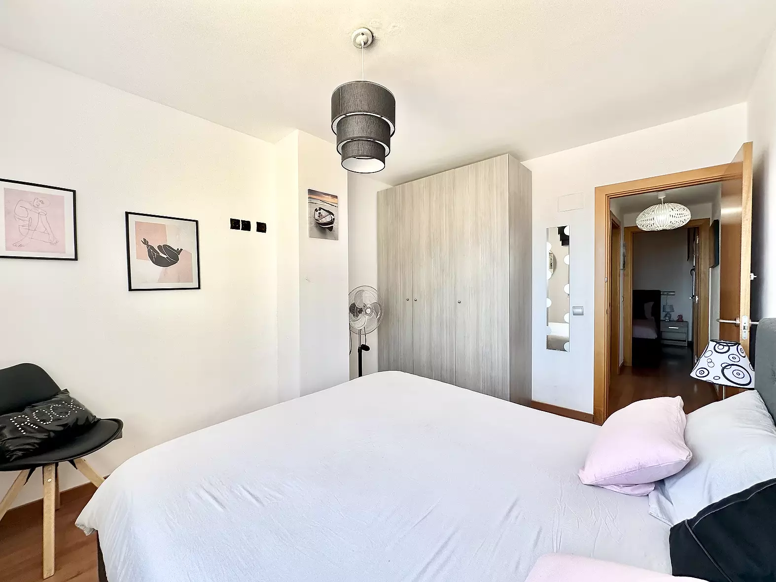 Apartamento renovado en primera línea con bonitas vistas al mar y a la Bahía de Roses