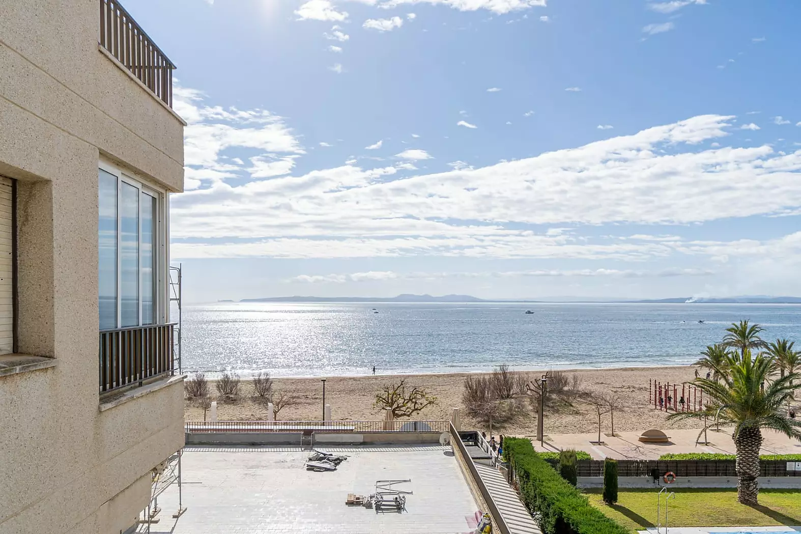 Bonito apartamento con vistas al mar y licencia turística en Salatar-Roses