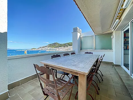 Wunderschönes Penthouse mit Pool, Parkplatz und Touristenlizenz in Port de la Selva