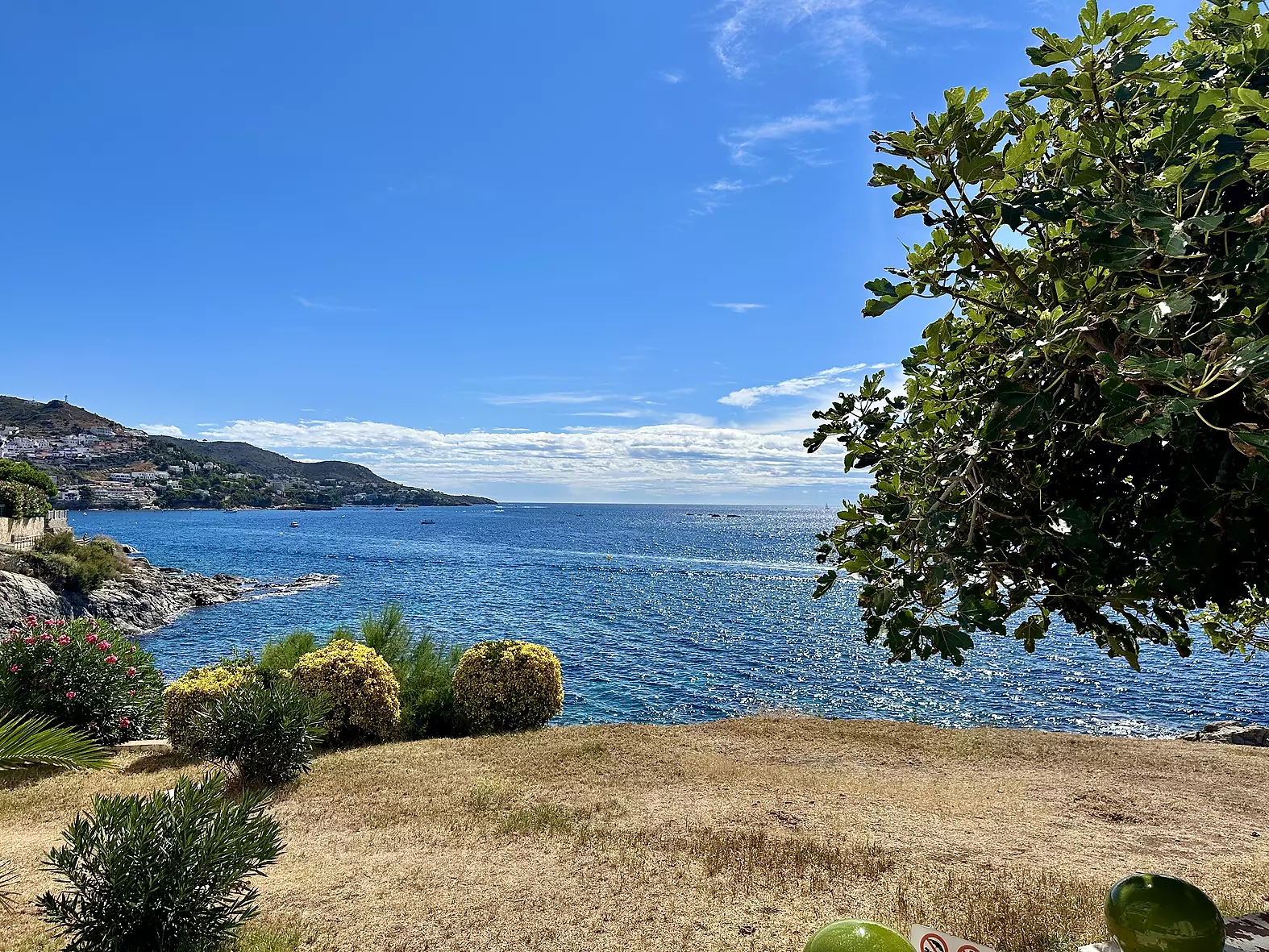 EXCLUSIVITÉ! Appartement avec vue mer et piscine à Canyelles-Roses