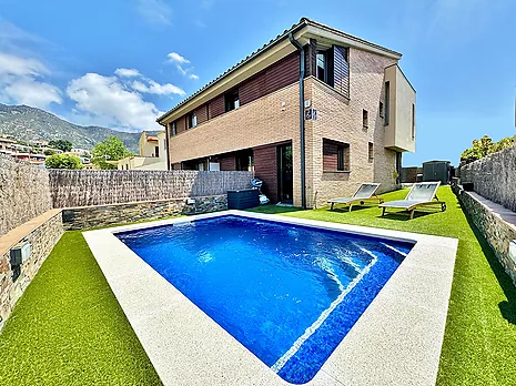 Moderne Villa mit Privatpool in begehrter Lage.