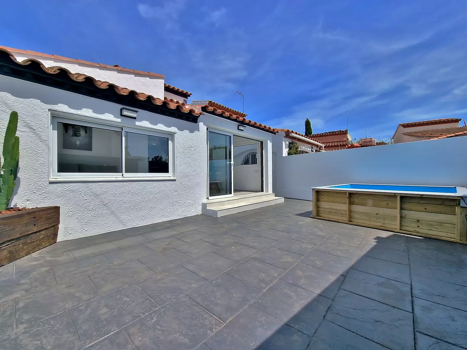 Charming, fully renovated house, ideally located close to all amenities in Empuriabrava