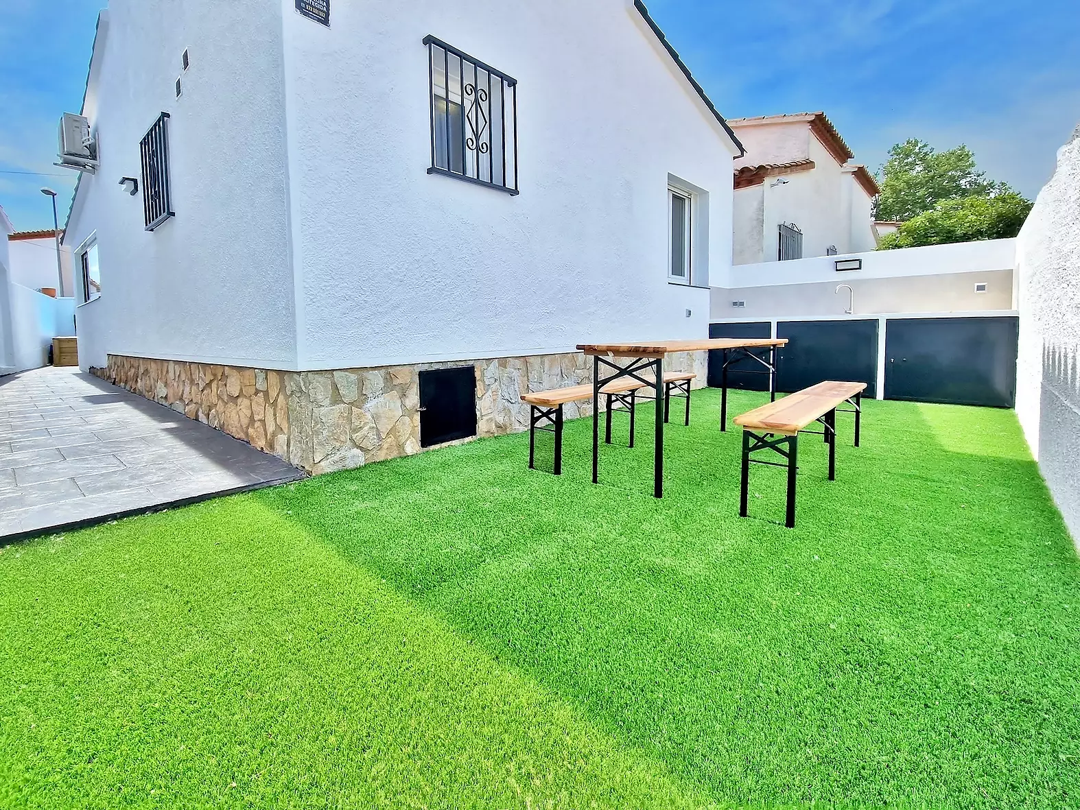 Charming, fully renovated house, ideally located close to all amenities in Empuriabrava