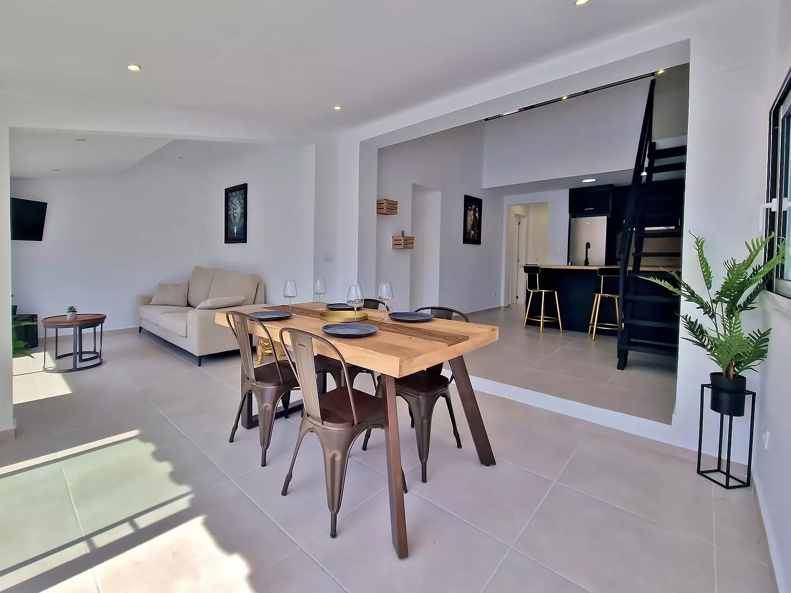 Charming, fully renovated house, ideally located close to all amenities in Empuriabrava