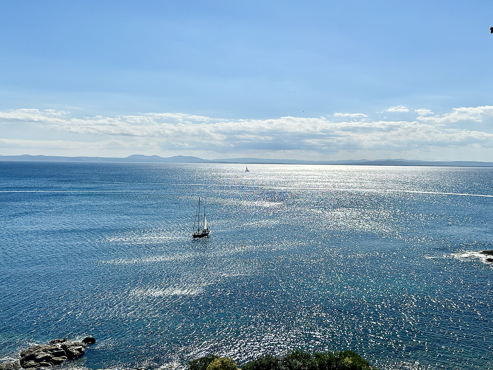 Wohnung am Strand mit touristischer Vermietungslizenz, Meerblick und Pool in Canyelles-Roses