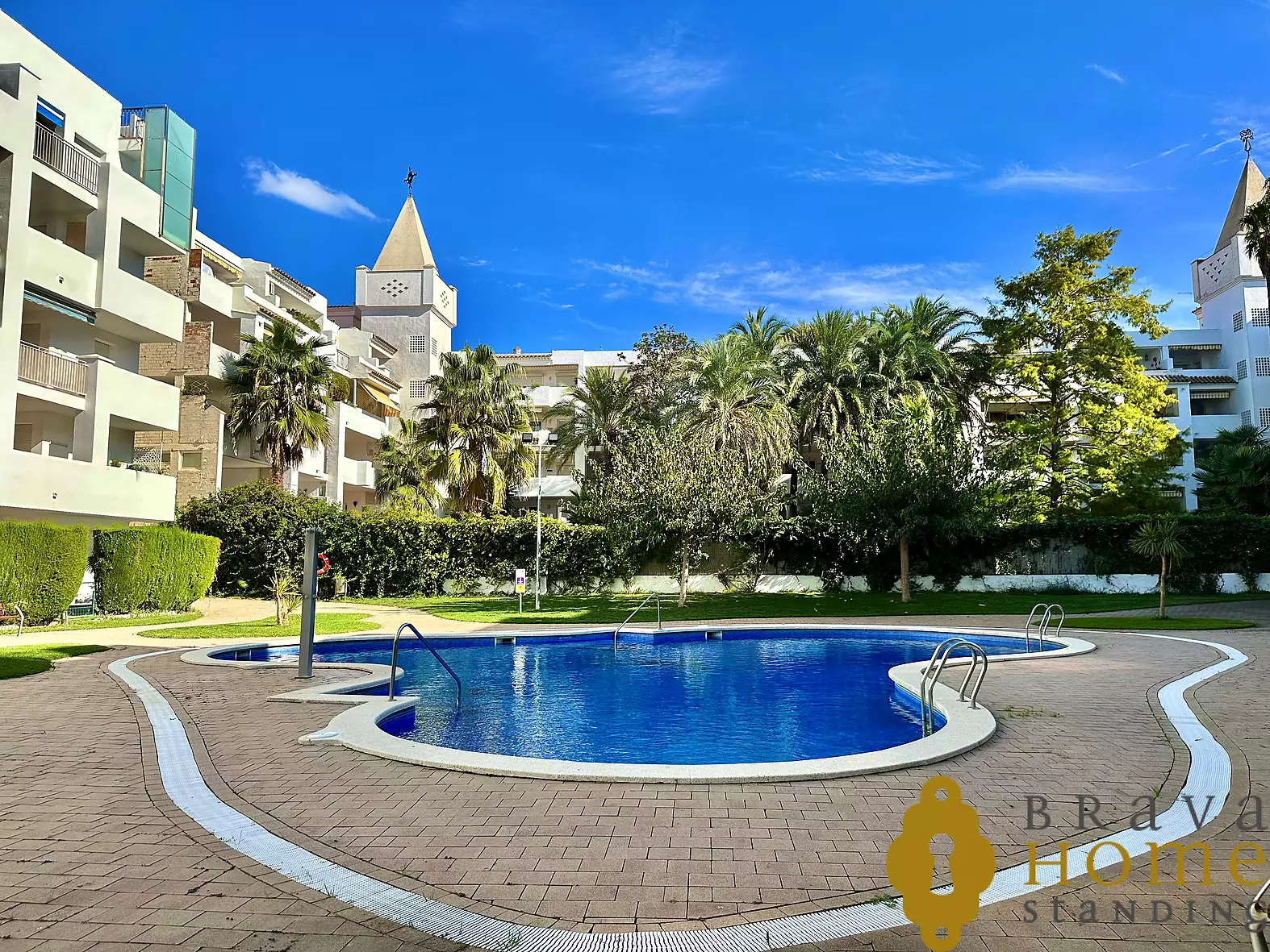 Precioso ático con terraza y piscina, en venta en Rosas - Santa Margarita