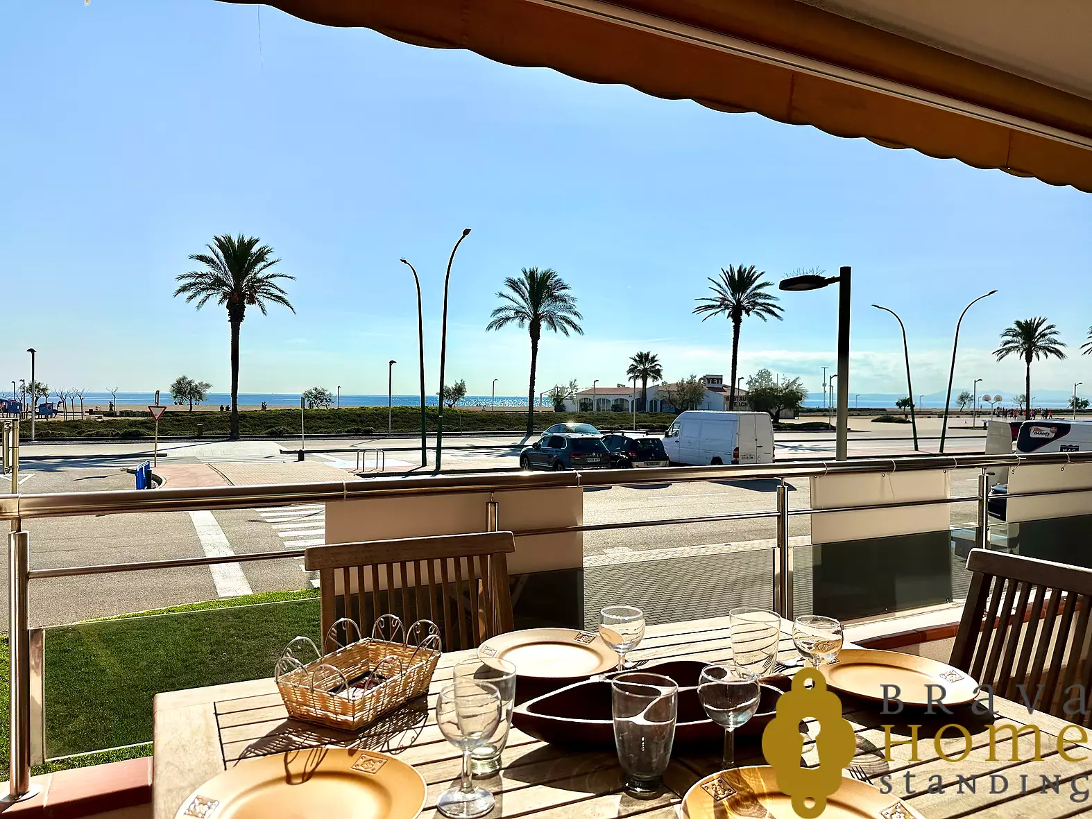 Beautiful beachfront apartment in Empuriabrava, with private parking