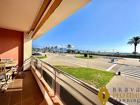 Magnifique appartement en première ligne de mer à Empuriabrava, avec parking privé