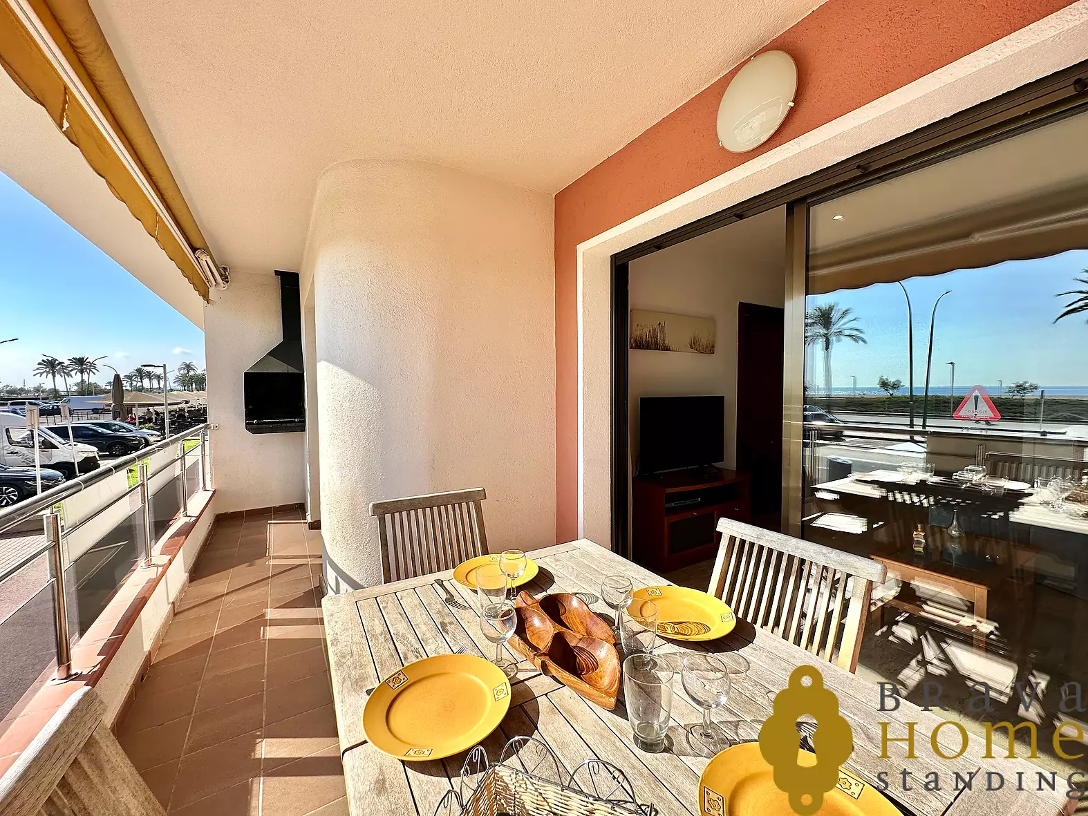 Beautiful beachfront apartment in Empuriabrava, with private parking