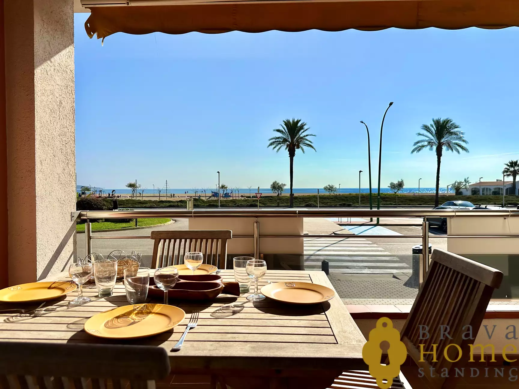 Beautiful beachfront apartment in Empuriabrava, with private parking