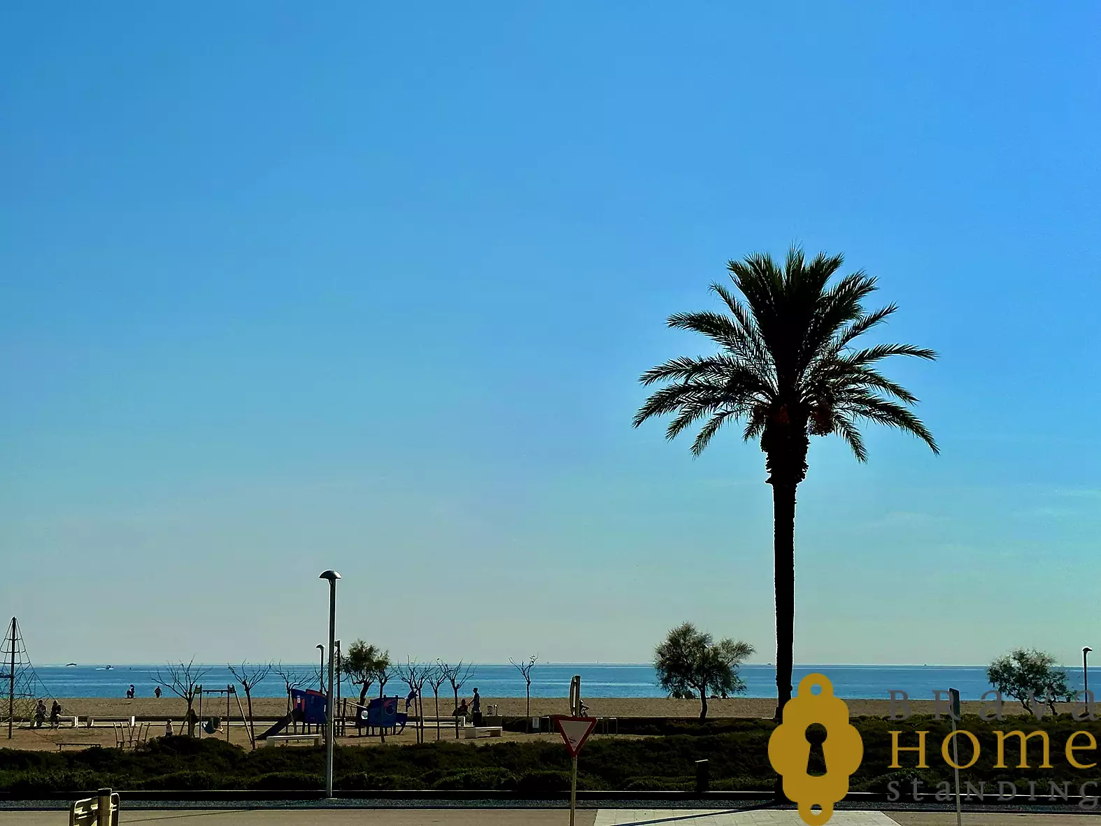 Beautiful beachfront apartment in Empuriabrava, with private parking