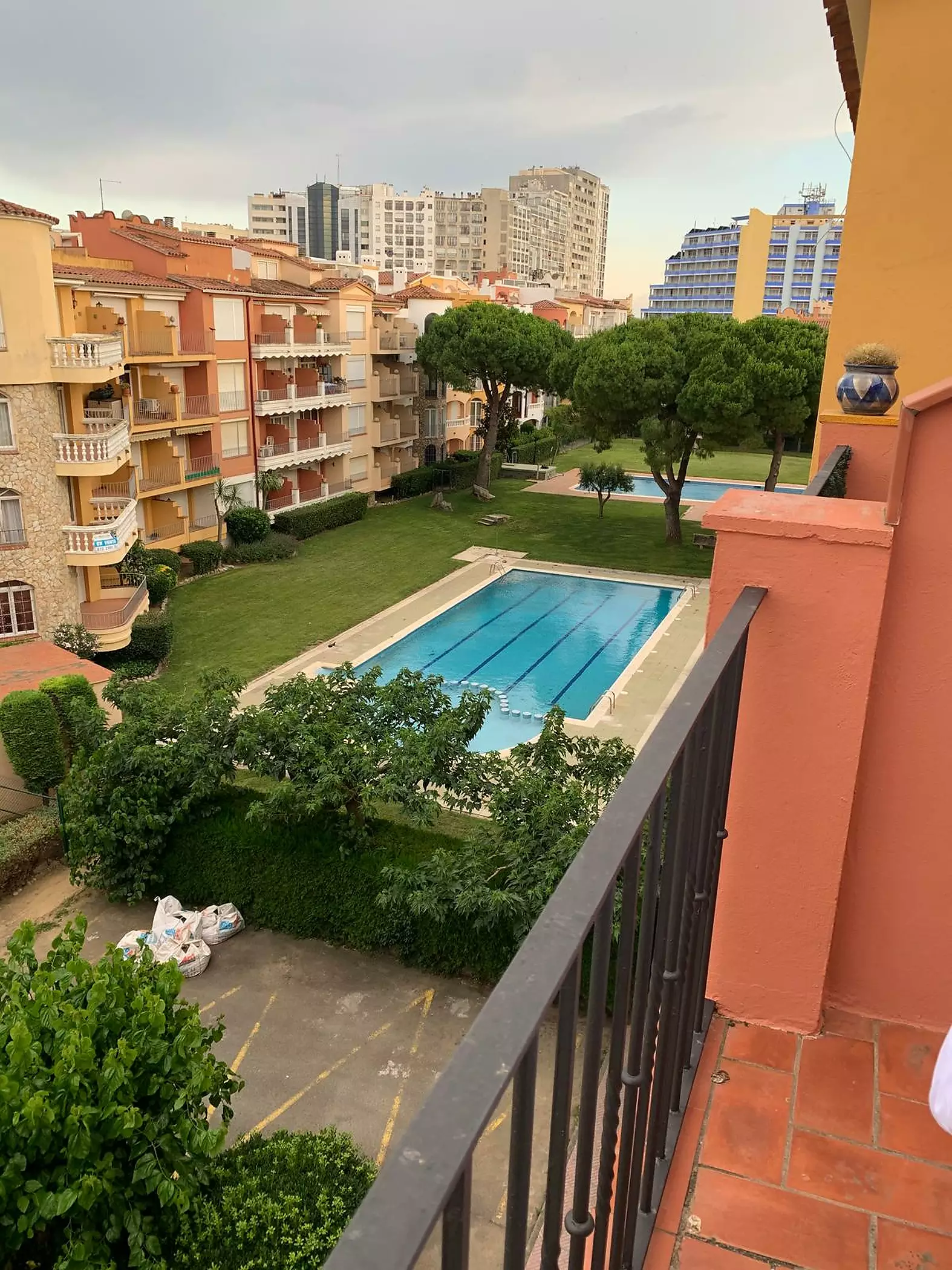 Apartamento con licencia turística y piscina en Empuriabraba-Gran Reserva