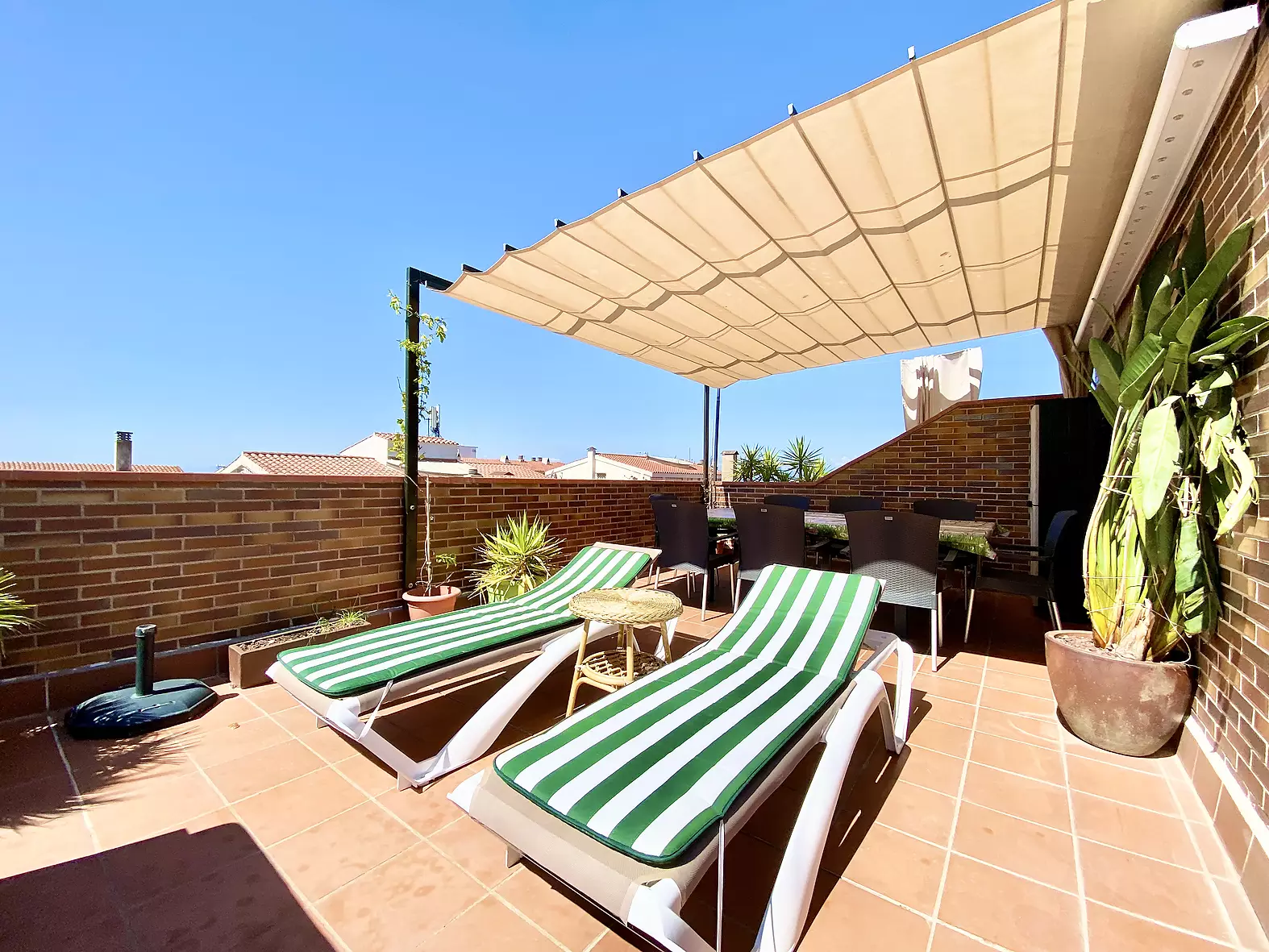 EXCLUSIVITY! Magnificent penthouse with terrace, jacuzzi, parking and pool in Rosas-Center