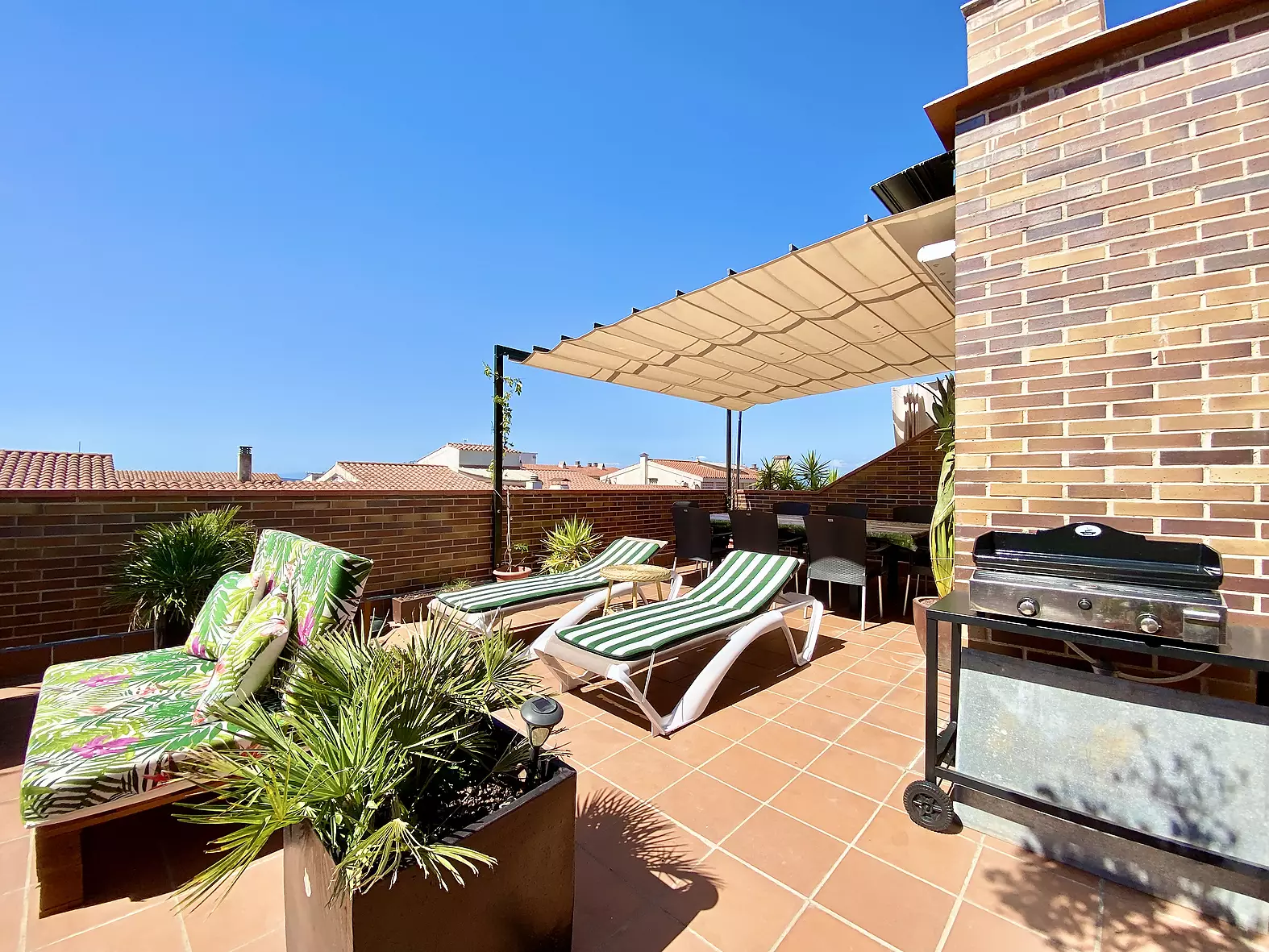 EXCLUSIVITY! Magnificent penthouse with terrace, jacuzzi, parking and pool in Rosas-Center