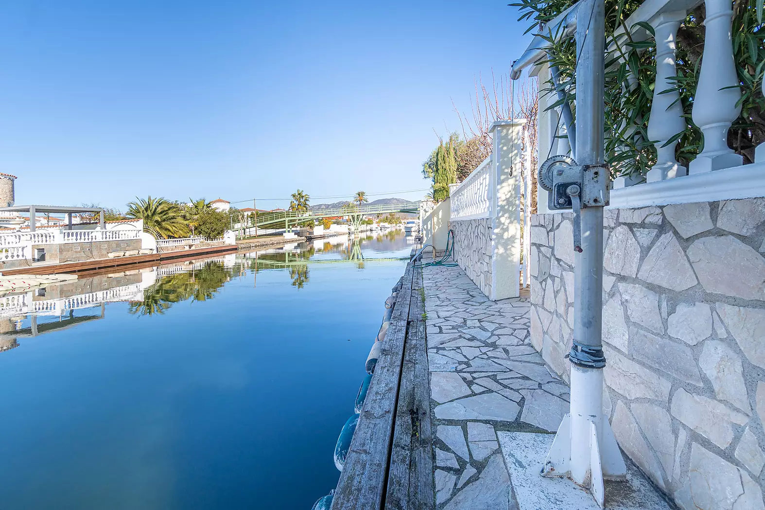 Beautiful house with mooring on one of the best canals in Empuriabrava