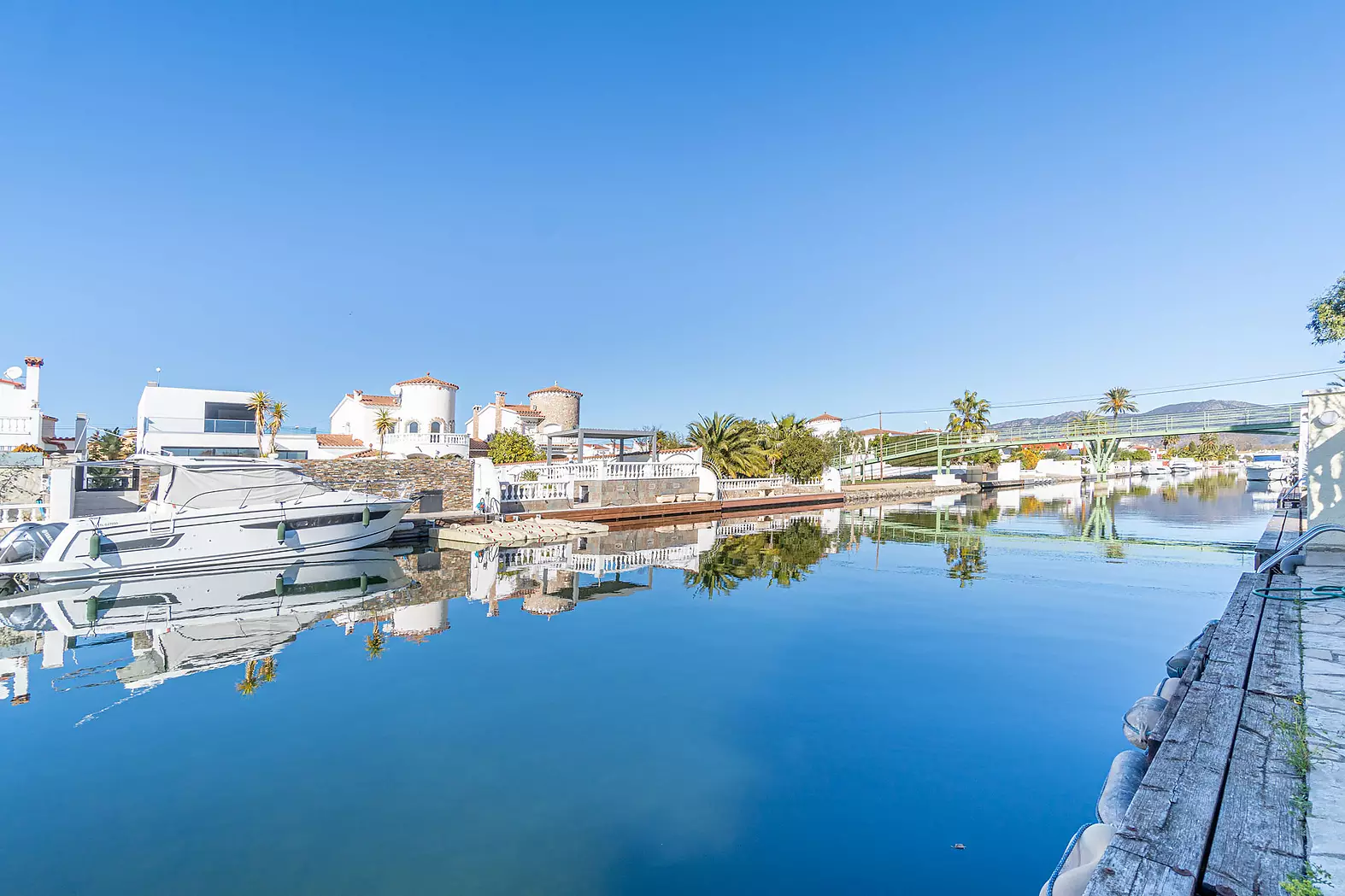 Beautiful house with mooring on one of the best canals in Empuriabrava