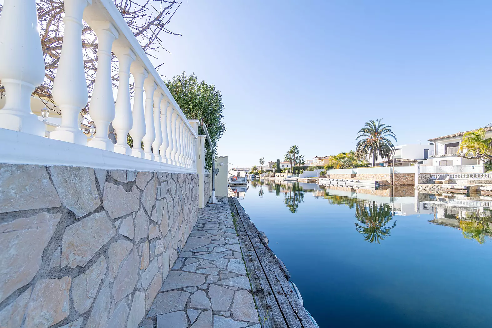 Beautiful house with mooring on one of the best canals in Empuriabrava