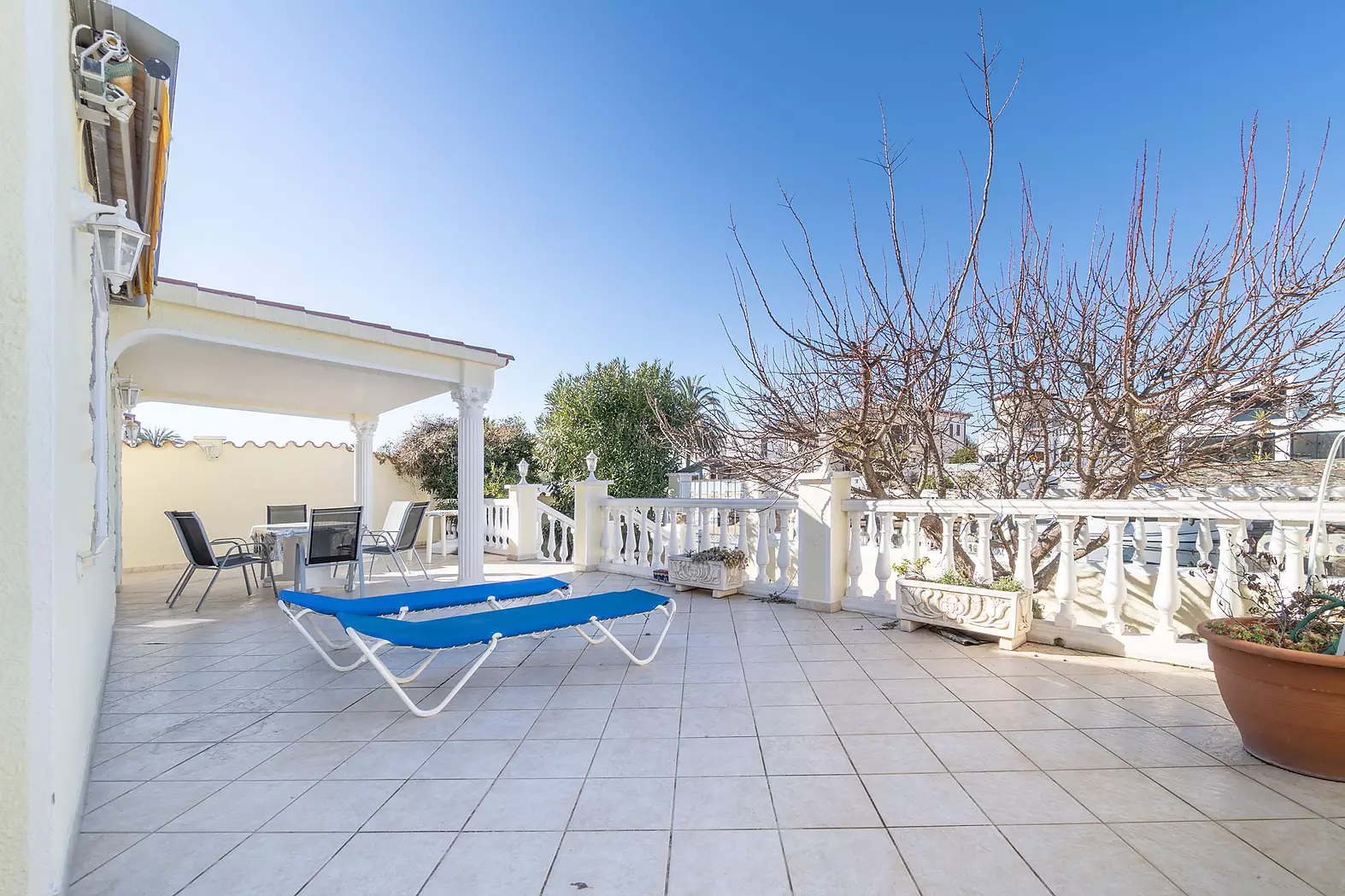 Beautiful house with mooring on one of the best canals in Empuriabrava