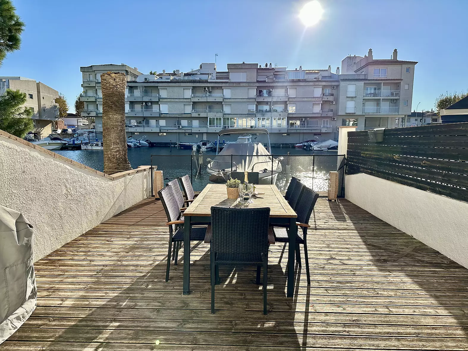 Hermosa casa estilo pescador con garaje, amarre 15,50x5m y HUT en Empuriabrava