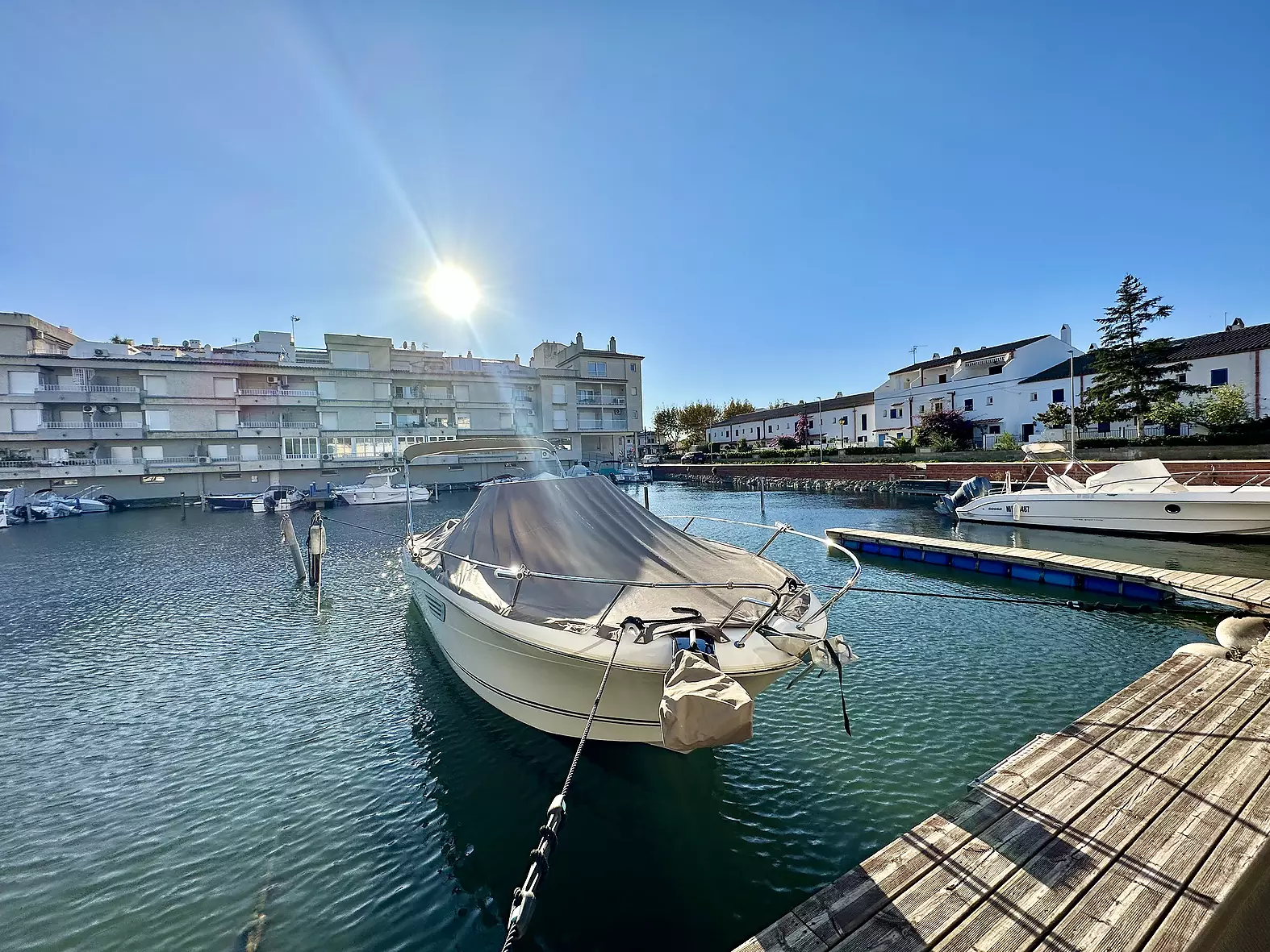 Magnifique maison de pêcheur avec garage, amarre 15,50x5m et licence touristique à Empuriabrava