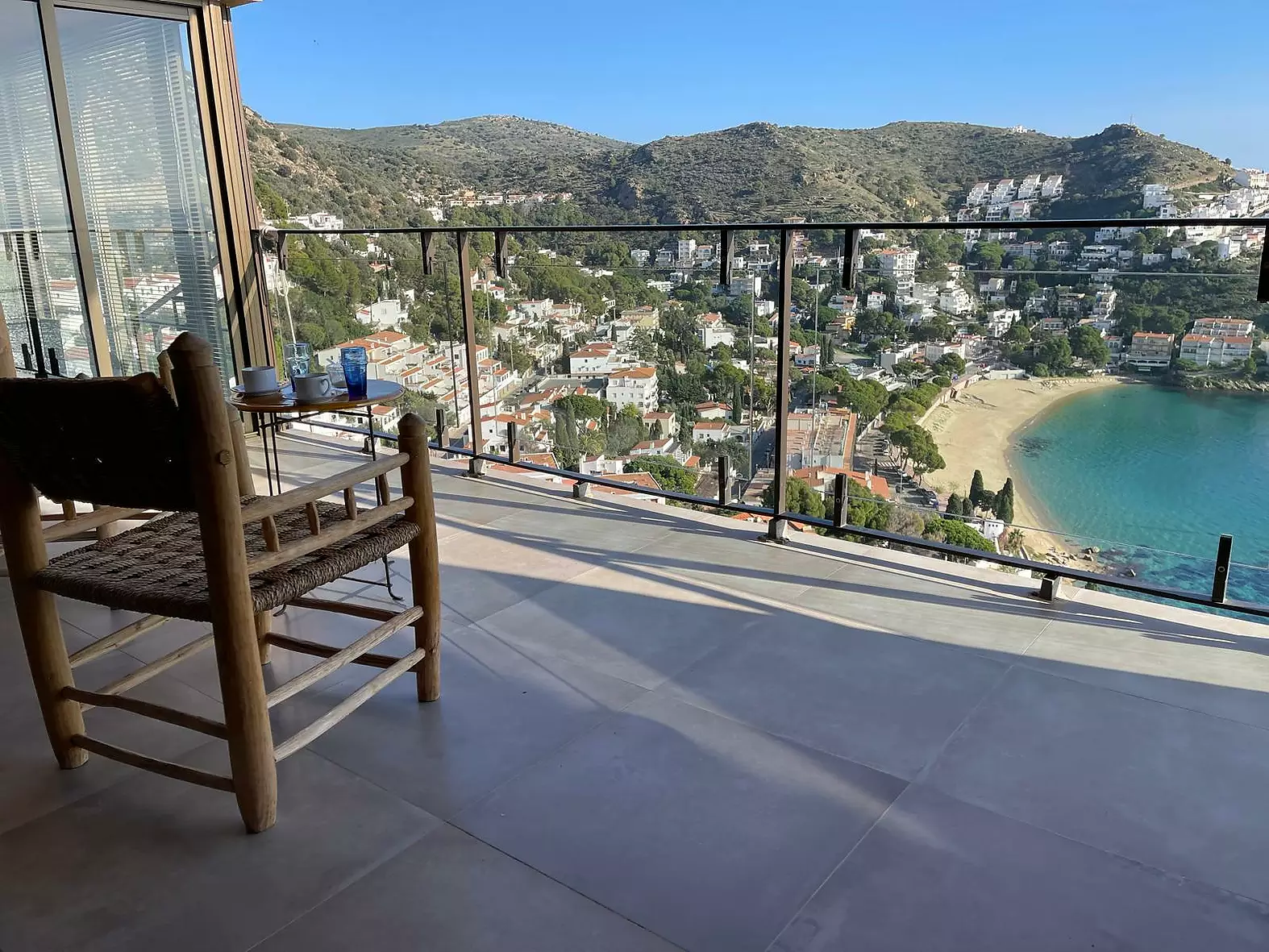 Apartment with private closed garage and superb views of the sea and the beach of Canyelles-Roses