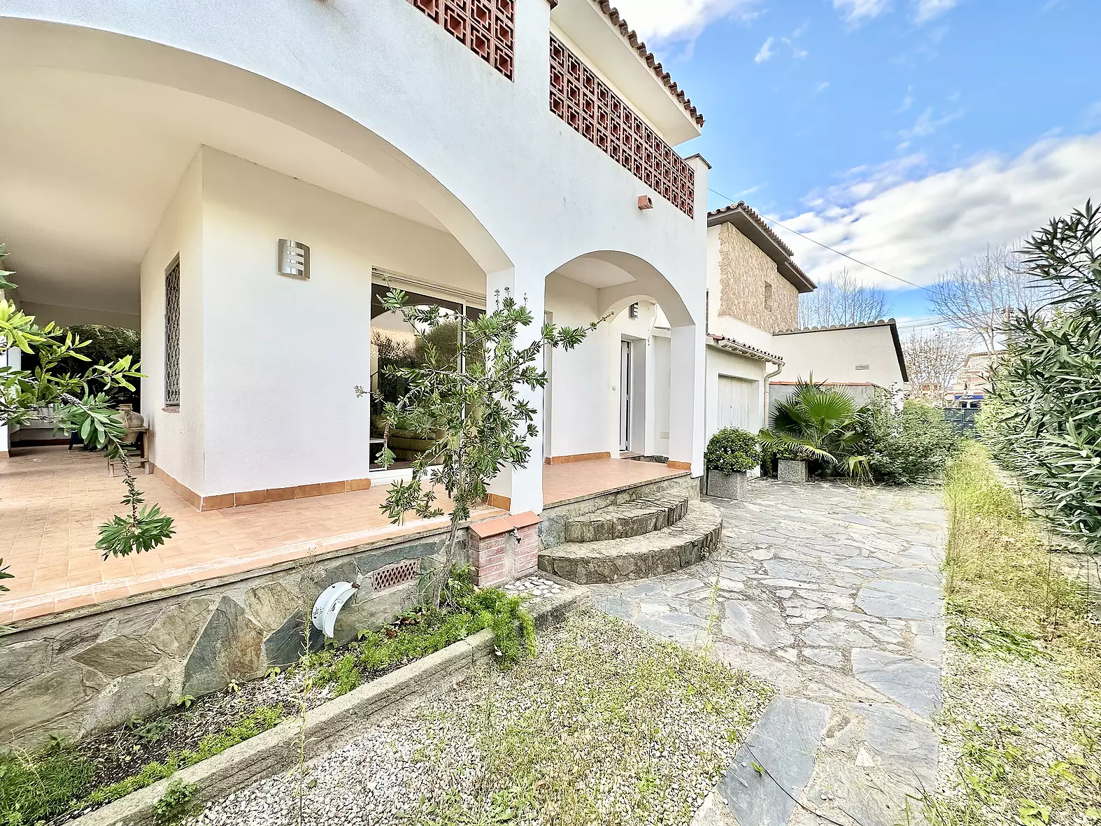 Beautiful house located just 300m from the beach, for sale in Empuriabrava