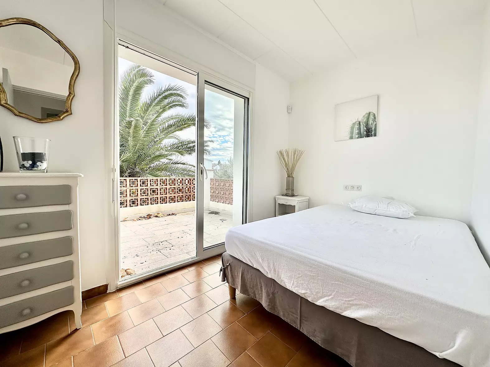 Beautiful house located just 300m from the beach, for sale in Empuriabrava