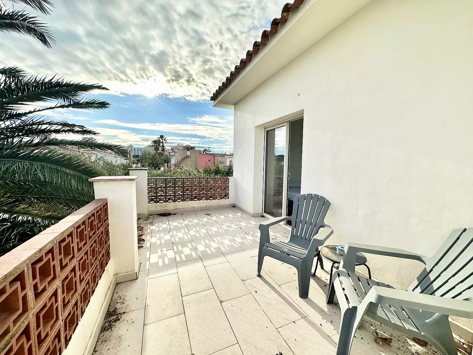 Beautiful house located just 300m from the beach, for sale in Empuriabrava